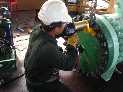 大型阀门螺栓预紧