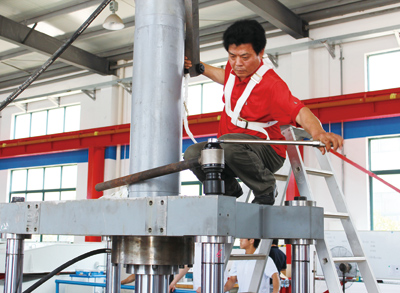 大型压机螺栓预紧