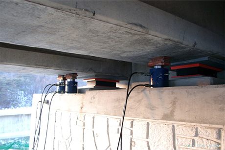 桥梁同步顶升维修