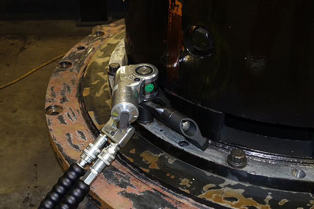 大型电机维修螺栓拆卸