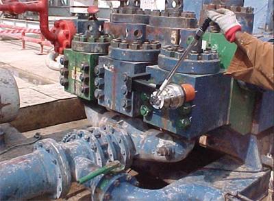 石油管道阀门螺栓预紧