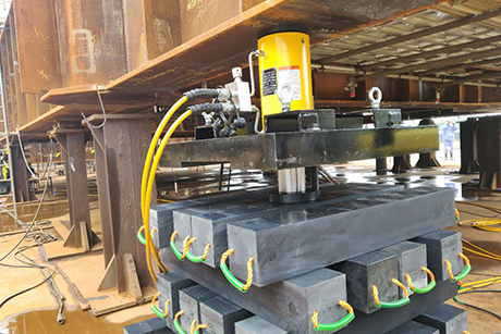 桥梁建设钢箱梁同钻井平台模块同步顶升称重步提升