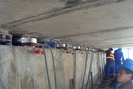 桥梁维修同步顶升