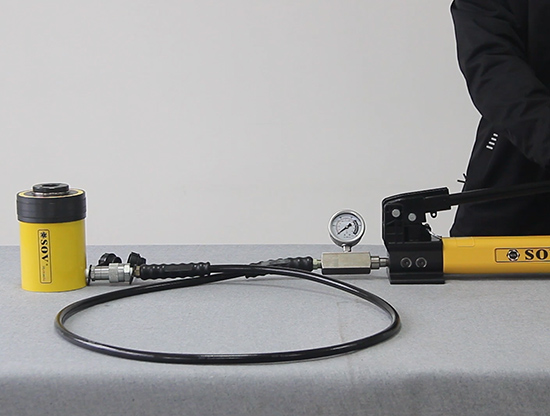 单作用中空千斤顶+手动泵操作视频